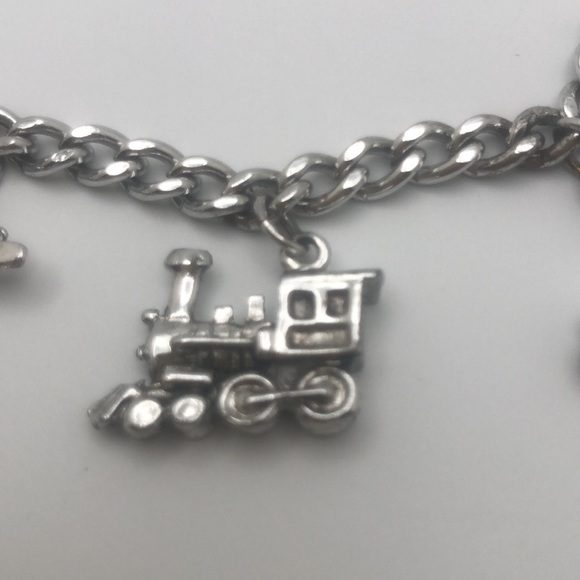 VTG Charm Bracelet With 6 Transportation Theme Charms. Silver Toned Metal - Picture 4 of 12